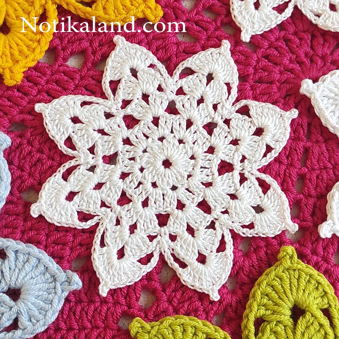 Crochet snowflake pattern. Christmas decor.
