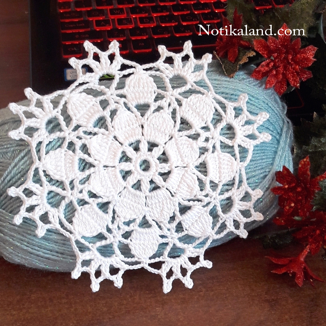 Crochet snowflake pattern